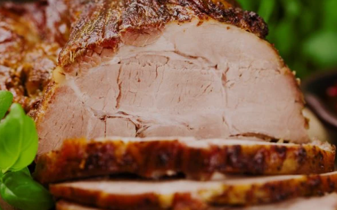 Pernil Assado Fatiado (500g) | Serve 4 Pessoas com Sachê de Molho de Frutas Secas (cópia)