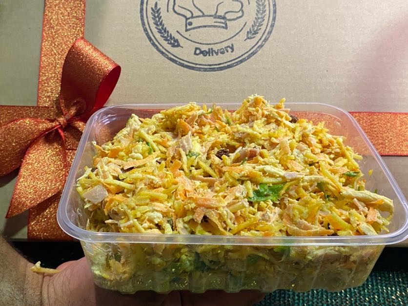 Salpicão Clássico Premium (500g) | Frango Desfiado, Presunto, Cenoura, Maçã Verde, Uva Passa, Milho e Ervilha com Batata Palha - Imagem 6