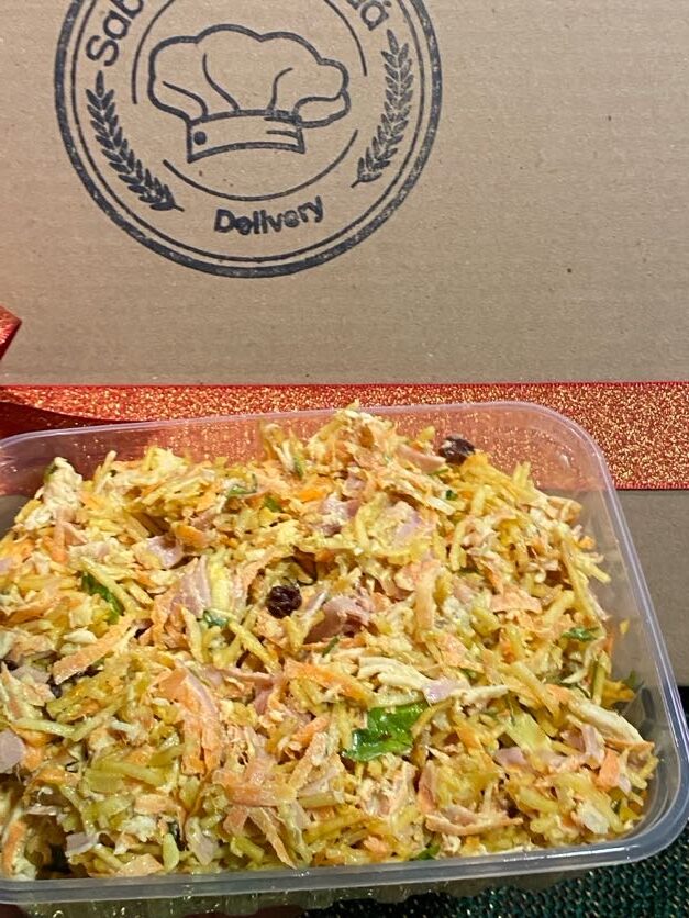 Salpicão Clássico Premium (500g) | Frango Desfiado, Presunto, Cenoura, Maçã Verde, Uva Passa, Milho e Ervilha com Batata Palha - Imagem 2