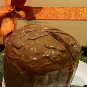 Panetone com calda de chocolate